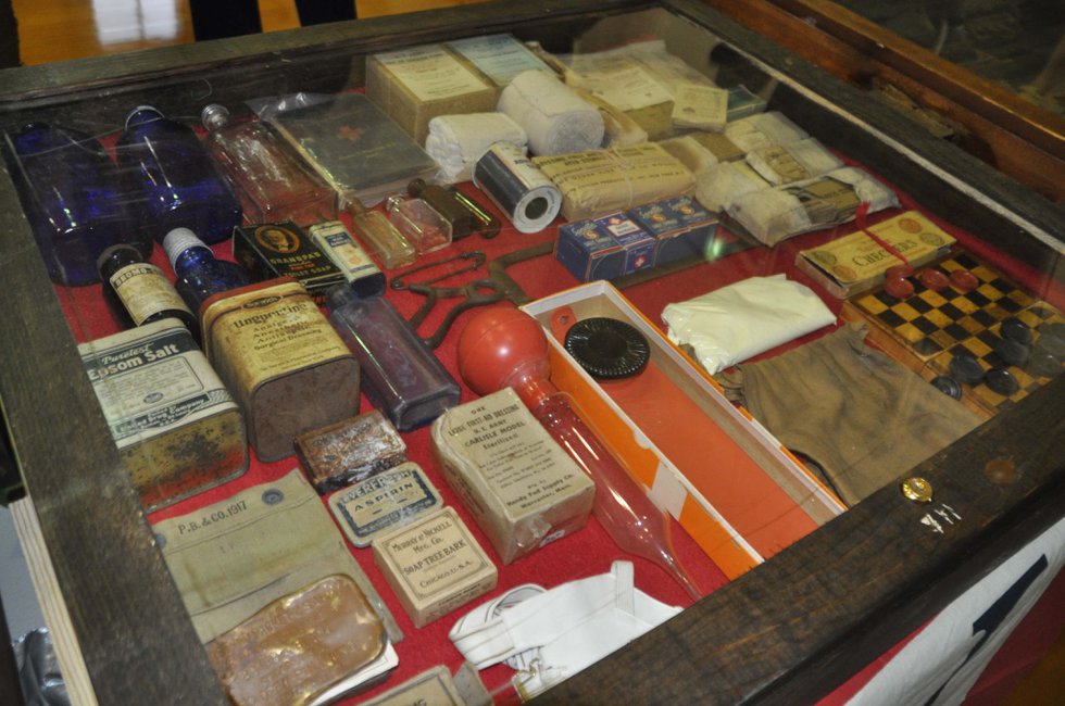 Military collectibles at Simmons 1-17-17 (6)