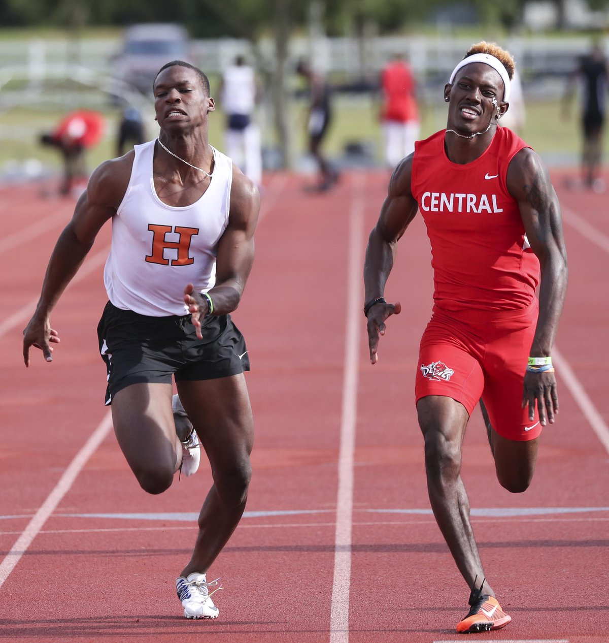State track and field Bucs, Jags post solid performances on Day 1
