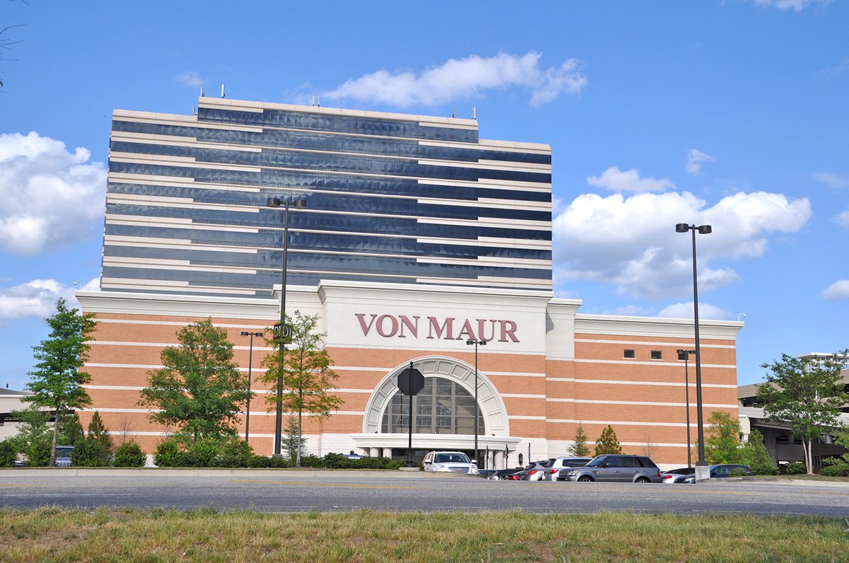 Von Maur thriving as other department stores struggle