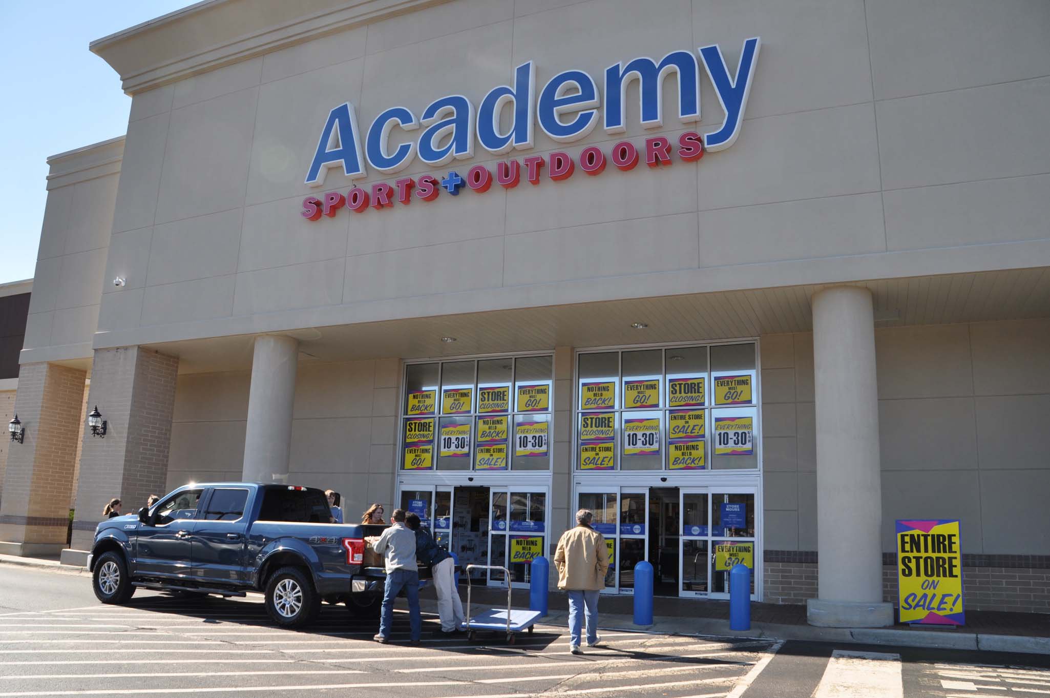Customers Lament Closing Of Academy Sports Outdoors At The Village At Lee Branch - Hooversuncom