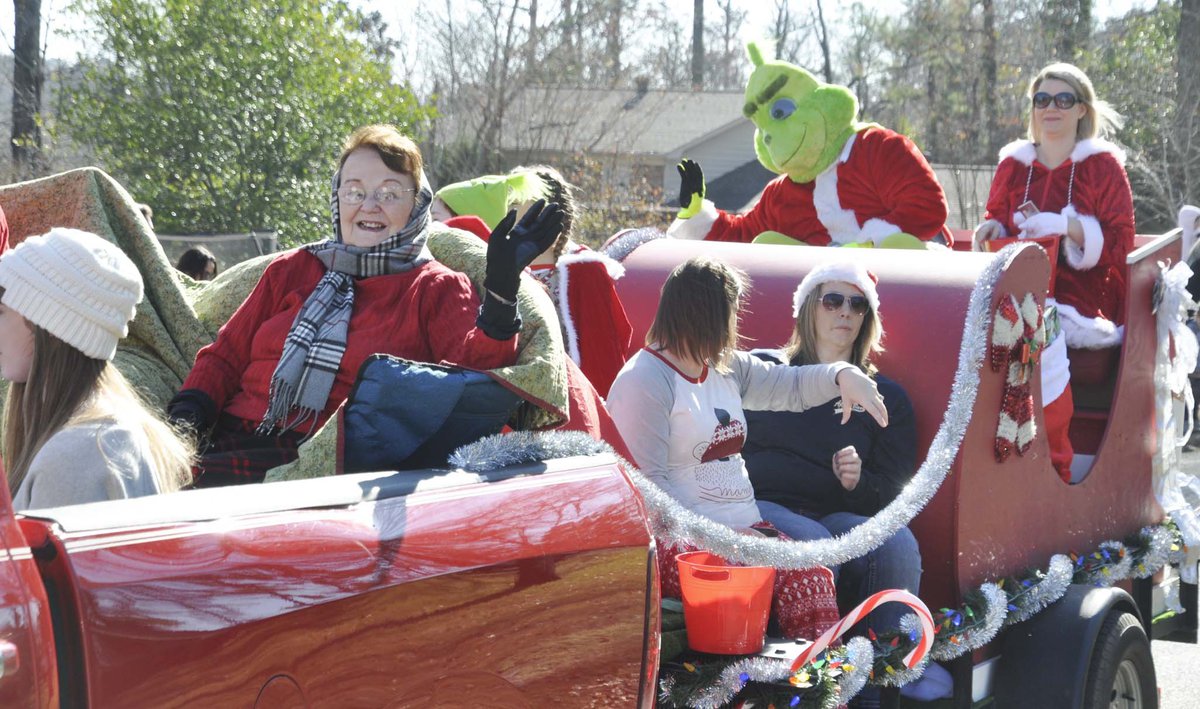 Hundreds take part in 2019 Bluff Park Christmas Parade