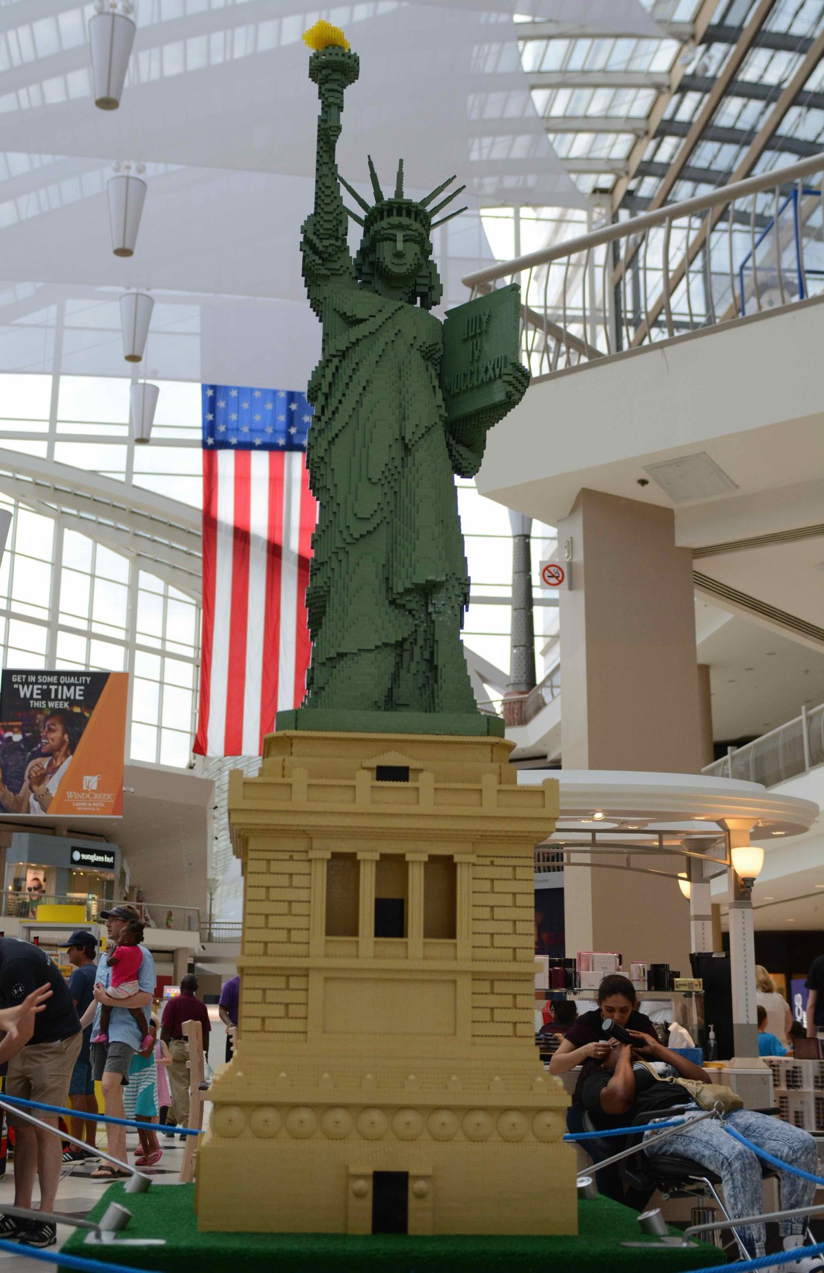 Glendale Galleria, MAY 28: The Lego Americana roadshow (Statue of Liberty)  on MAY 28, 2017 at Glendale Galleria, Los Angeles, California, U.S.A Stock  Photo - Alamy