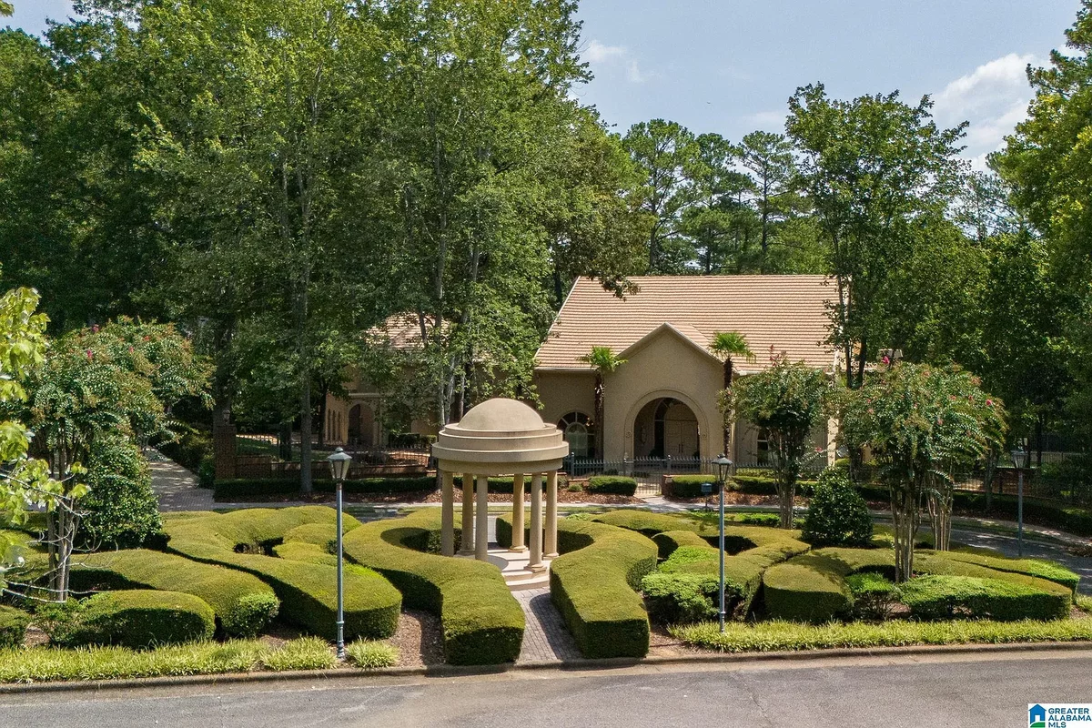 NFL icon Bart Starr’s Hoover home now for sale (photos and video tour)