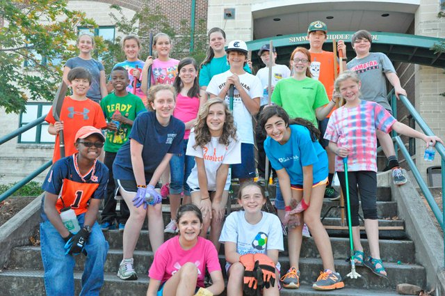 Simmons Student Advisory Council Clean Up Day